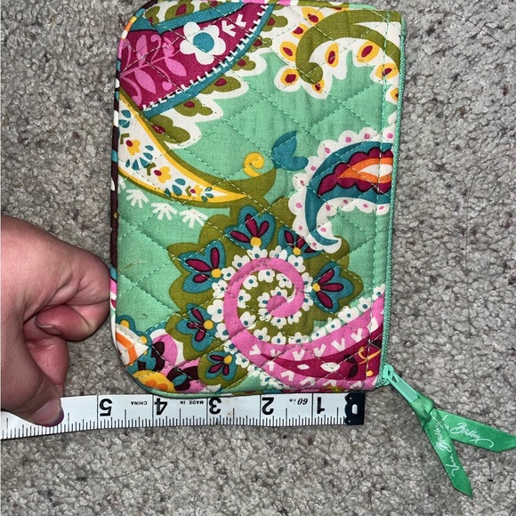 Set of 4 Vera Bradley bags with a variety of sizes - Picture 15 of 16